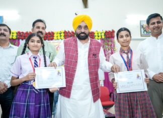 ਮੁੱਖ ਮੰਤਰੀ ਭਗਵੰਤ ਸਿੰਘ ਮਾਨ ਵੱਲੋਂ ਆਦਮਪੁਰ ਦੇ ਸਕੂਲ ਆਫ਼ ਐਮੀਨੈਂਸ ਵਿਖੇ ਵਿਦਿਆਰਥੀਆਂ ਨਾਲ ਮੁਲਾਕਾਤ