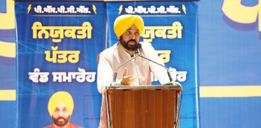 ਜਦੋਂ ਨੌਜਵਾਨ ਨੌਕਰੀਆਂ ਉਡੀਕ ਰਹੇ ਸਨ ਤਾਂ ਰਵਾਇਤੀ ਪਾਰਟੀਆਂ ਕੁਰਸੀ ਦੀ ਖੇਡ ਵਿੱਚ ਮਸਤ ਸਨ, ‘ਆਪ` ਸਰਕਾਰ ਮਿਸ਼ਨ ਰੋਜ਼ਗਾਰ ਰਾਹੀਂ ਨੌਕਰੀਆਂ ਮੁਹੱਈਆ ਕਰ ਰਹੀ ਹੈ: ਮੁੱਖ ਮੰਤਰੀ ਭਗਵੰਤ ਸਿੰਘ ਮਾਨ