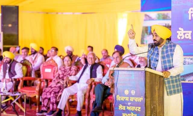 ਪੰਜਾਬ ਵਿੱਚ ਵਿਸ਼ਵ ਪੱਧਰੀ ਸੜਕਾਂ ਦਾ ਮਜ਼ਬੂਤ ਨੈੱਟਵਰਕ ਕਾਇਮ ਕਰ ਰਹੀ ਹੈ ਆਪ ਸਰਕਾਰ-ਮੁੱਖ ਮੰਤਰੀ ਭਗਵੰਤ ਸਿੰਘ ਮਾਨ ਨੇ 300 ਕਿਲੋਮੀਟਰ ਨਵੀਆਂ ਸੜਕਾਂ ਦਾ ਨੀਂਹ ਪੱਥਰ ਰੱਖਿਆ