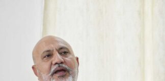 ‘ਆਪ’ ਆਗੂ ਬਲਤੇਜ ਪੰਨੂ ਨੇ ਪੰਜਾਬੀ ਕਲਾਕਾਰ ਐਮੀ ਵਿਰਕ ਨਾਲ ਫ਼ੋਨ ‘ਤੇ ਕੀਤੀ ਗੱਲਬਾਤ, ਯੂਏਈ ਵਿੱਚ ਫਸੇ ਪਰਿਵਾਰ ਦਾ ਜਾਣਿਆ ਹਾਲ-ਚਾਲ