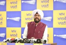 ਕੁਲਦੀਪ ਧਾਲੀਵਾਲ ਦਾ ਸੁਖਬੀਰ ਬਾਦਲ ‘ਤੇ ਤਿੱਖਾ ਹਮਲਾ, ਕਿਹਾ- ਗੈਂਗਸਟਰ ਭਜਾਉਣ ਦੀਆਂ ਗੱਲਾਂ ਕਰਨ ਵਾਲੇ ਖੁਦ ‘ਗੈਂਗਸਟਰ ਲਿਆਓ ਮੁਹਿੰਮ’ ਚਲਾ ਰਹੇ ਹਨ