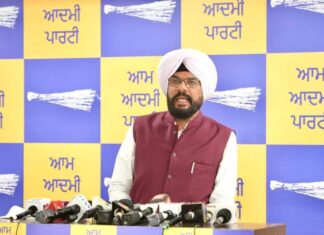 ਕੁਲਦੀਪ ਧਾਲੀਵਾਲ ਦਾ ਸੁਖਬੀਰ ਬਾਦਲ ‘ਤੇ ਤਿੱਖਾ ਹਮਲਾ, ਕਿਹਾ- ਗੈਂਗਸਟਰ ਭਜਾਉਣ ਦੀਆਂ ਗੱਲਾਂ ਕਰਨ ਵਾਲੇ ਖੁਦ ‘ਗੈਂਗਸਟਰ ਲਿਆਓ ਮੁਹਿੰਮ’ ਚਲਾ ਰਹੇ ਹਨ