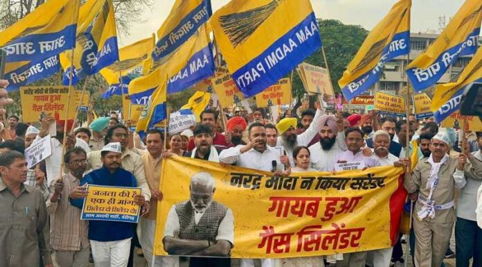 ਨਰਿੰਦਰ ਮੋਦੀ ਨੇ ਕੀਤਾ ਸਰੰਡਰ — ਗਾਇਬ ਹੋਇਆ ਗੈਸ ਸਿਲੰਡਰ!