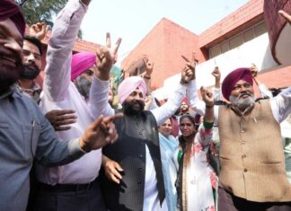 ਆਪ ਪੰਜਾਬ ਨੇ ਅਰਵਿੰਦ ਕੇਜਰੀਵਾਲ ਅਤੇ ਆਪ ਆਗੂਆਂ ਦੇ ਹੱਕ ਵਿੱਚ ਅਦਾਲਤ ਦੇ ਫੈਸਲੇ ਦਾ ਚੰਡੀਗੜ੍ਹ ਵਿੱਚ ਮਨਾਇਆ ਜਸ਼ਨ