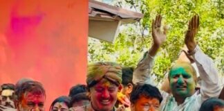 ਦੀਪਕ ਬਾਲੀ ਨੇ ਅਰਵਿੰਦ ਕੇਜਰੀਵਾਲ ਅਤੇ ਮਨੀਸ਼ ਸਿਸੋਦੀਆ ਨਾਲ ਹੋਲੀ ਮਨਾਈ,ਬੇਈਮਾਨੀ ਉੱਤੇ ਇਮਾਨਦਾਰੀ ਦੀ ਜਿੱਤ ਨੂੰ ਸਮਰਪਿਤ ਹੈ ਇਹ ਹੋਲੀ – ਦੀਪਕ ਬਾਲੀ