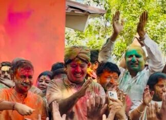 ਦੀਪਕ ਬਾਲੀ ਨੇ ਅਰਵਿੰਦ ਕੇਜਰੀਵਾਲ ਅਤੇ ਮਨੀਸ਼ ਸਿਸੋਦੀਆ ਨਾਲ ਹੋਲੀ ਮਨਾਈ,ਬੇਈਮਾਨੀ ਉੱਤੇ ਇਮਾਨਦਾਰੀ ਦੀ ਜਿੱਤ ਨੂੰ ਸਮਰਪਿਤ ਹੈ ਇਹ ਹੋਲੀ – ਦੀਪਕ ਬਾਲੀ