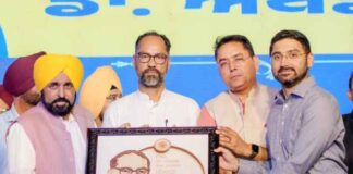 ਕਾਂਗਰਸ ਅਤੇ ਅਕਾਲੀਆਂ ਨੇ ਗਰੀਬਾਂ ਤੋਂ ਸਿੱਖਿਆ ਖੋਹ ਕੇ ਅਤੇ ਸਕਾਲਰਸ਼ਿਪ ਦਾ ਪੈਸੇ ਹੜੱਪ ਕੇ ਬਾਬਾ ਸਾਹਿਬ ਅੰਬੇਡਕਰ ਦੀ ਪਿੱਠ ਵਿੱਚ ਛੁਰਾ ਮਾਰਿਆ: ਮੁੱਖ ਮੰਤਰੀ ਭਗਵੰਤ ਸਿੰਘ ਮਾਨ