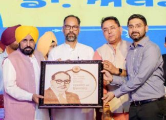 ਕਾਂਗਰਸ ਅਤੇ ਅਕਾਲੀਆਂ ਨੇ ਗਰੀਬਾਂ ਤੋਂ ਸਿੱਖਿਆ ਖੋਹ ਕੇ ਅਤੇ ਸਕਾਲਰਸ਼ਿਪ ਦਾ ਪੈਸੇ ਹੜੱਪ ਕੇ ਬਾਬਾ ਸਾਹਿਬ ਅੰਬੇਡਕਰ ਦੀ ਪਿੱਠ ਵਿੱਚ ਛੁਰਾ ਮਾਰਿਆ: ਮੁੱਖ ਮੰਤਰੀ ਭਗਵੰਤ ਸਿੰਘ ਮਾਨ