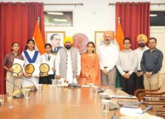 ਪੰਜਾਬ ਦੀਆਂ ਧੀਆਂ ਨੇ ‘ਸਿੱਖਿਆ ਕ੍ਰਾਂਤੀ’ ਵਿੱਚ ਮੋਹਰੀ ਭੂਮਿਕਾ ਨਿਭਾਈ, ਪੰਜਾਬ ਸਕੂਲ ਸਿੱਖਿਆ ਬੋਰਡ ਦੇ ਅੱਠਵੀਂ ਜਮਾਤ ਦੇ ਨਤੀਜਿਆਂ ਵਿੱਚ ਪਹਿਲੇ 20 ਵਿੱਚੋਂ 19 ਸਥਾਨ ਪ੍ਰਾਪਤ ਕੀਤੇ: ਮੁੱਖ ਮੰਤਰੀ ਭਗਵੰਤ ਸਿੰਘ ਮਾਨ