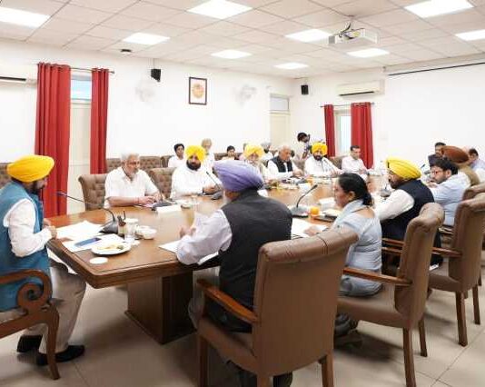 ਮੁੱਖ ਮੰਤਰੀ ਭਗਵੰਤ ਸਿੰਘ ਮਾਨ ਦੀ ਅਗਵਾਈ ਵਿੱਚ ਵਜ਼ਾਰਤ ਵੱਲੋਂ ਦਰਿਆਵਾਂ, ਚੋਆਂ ਅਤੇ ਸੇਮ ਨਾਲਿਆਂ ’ਚੋਂ ਗਾਰ ਕੱਢਣ ਲਈ ਹਰੀ ਝੰਡੀ