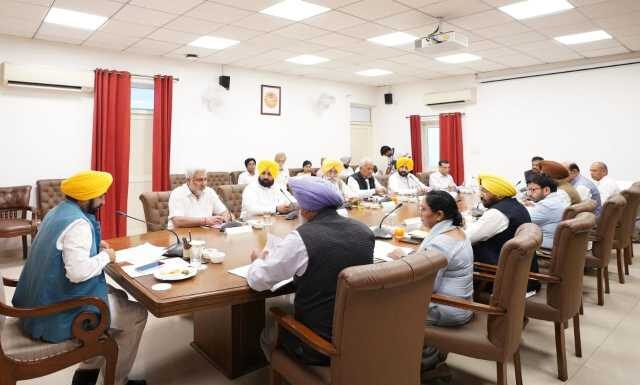 ਮੁੱਖ ਮੰਤਰੀ ਭਗਵੰਤ ਸਿੰਘ ਮਾਨ ਦੀ ਅਗਵਾਈ ਵਿੱਚ ਵਜ਼ਾਰਤ ਵੱਲੋਂ ਦਰਿਆਵਾਂ, ਚੋਆਂ ਅਤੇ ਸੇਮ ਨਾਲਿਆਂ ’ਚੋਂ ਗਾਰ ਕੱਢਣ ਲਈ ਹਰੀ ਝੰਡੀ