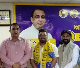 ਨਿਤਿਨ ਕੋਹਲੀ ਦੀ ਮਜ਼ਬੂਤ ਅਗਵਾਈ ਦਾ ਅਸਰ: ਕਾਂਗਰਸੀ ਆਗੂ ਸੁਮਿਤ ਸ਼ਰਮਾ ਆਮ ਆਦਮੀ ਪਾਰਟੀ ਵਿੱਚ ਸ਼ਾਮਲ, ਪੰਜਾਬ ਵਿੱਚ ਆਮ ਆਦਮੀ ਪਾਰਟੀ ਦੀ ਵਧੀ ਰਾਜਨੀਤਿਕ ਤਾਕਤ