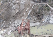 ਚੰਬਾ ‘ਚ ਡਿੱਗਿਆ ਪਹਾੜ ; ਅੱਖ ਝਪਕਦੇ ਹੀ ਢਹਿ ਗਿਆ ਲੋਹੇ ਦਾ ਪੁਲ