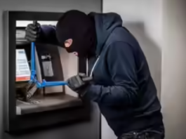 ਰਾਤ ਦੀ ਗਸ਼ਤ ‘ਤੇ ਤਾਇਨਾਤ ਪੁਲਿਸ ਕਰਮਚਾਰੀ ਕੀਤੇ ਮੁਅੱਤਲ, ਏਟੀਐਮ ਕੱਟ ਕੇ ਚੋਰੀ ਹੋਏ ਲੱਖਾਂ ਰੁਪਏ