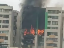 ਹਾਊਸਿੰਗ ਸੋਸਾਇਟੀ ਵਿੱਚ ਭਿਆਨਕ ਅੱਗ: ਦੂਰੋਂ ਦਿਖਾਈ ਦੇ ਰਿਹਾ ਧੂੰਏਂ ਦਾ ਗੁਬਾਰ