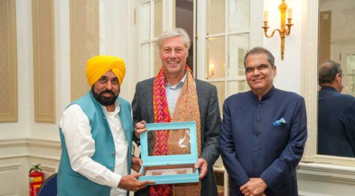 ਮੁੱਖ ਮੰਤਰੀ ਨੇ ਹਾਲੈਂਡ ਦੇ ਮਹਾਨ ਹਾਕੀ ਖਿਡਾਰੀ ਫਲੋਰਿਸ ਜਾਨ ਬੋਵਲੈਂਡਰ ਨਾਲ ਕੀਤੀ ਮੁਲਾਕਾਤ, ਪੰਜਾਬ ਦੇ ਅਥਲੀਟਾਂ ਨੂੰ ਸਿਖਲਾਈ ਦੇਣ ਦਾ ਦਿੱਤਾ ਸੱਦਾ