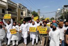 ਪੰਜਾਬ ਭਰ ਵਿੱਚ ਜਨਤਾ ਦਾ ਗੁੱਸਾ ਫੁੱਟਿਆ, ਦਲਬਦਲੂ ਸੰਸਦ ਮੈਂਬਰਾਂ ਨੂੰ ਕੰਧਾਂ ਅਤੇ ਗਲੀਆਂ ਵਿੱਚ ‘ਪੰਜਾਬ ਦੇ ਗੱਦਾਰ’ ਨਾਅਰਿਆਂ ਦਾ ਕਰਨਾ ਪਿਆ ਸਾਹਮਣਾ
