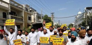 ਪੰਜਾਬ ਭਰ ਵਿੱਚ ਜਨਤਾ ਦਾ ਗੁੱਸਾ ਫੁੱਟਿਆ, ਦਲਬਦਲੂ ਸੰਸਦ ਮੈਂਬਰਾਂ ਨੂੰ ਕੰਧਾਂ ਅਤੇ ਗਲੀਆਂ ਵਿੱਚ ‘ਪੰਜਾਬ ਦੇ ਗੱਦਾਰ’ ਨਾਅਰਿਆਂ ਦਾ ਕਰਨਾ ਪਿਆ ਸਾਹਮਣਾ