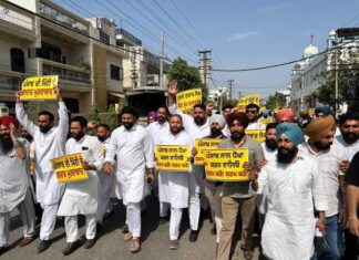 ਪੰਜਾਬ ਭਰ ਵਿੱਚ ਜਨਤਾ ਦਾ ਗੁੱਸਾ ਫੁੱਟਿਆ, ਦਲਬਦਲੂ ਸੰਸਦ ਮੈਂਬਰਾਂ ਨੂੰ ਕੰਧਾਂ ਅਤੇ ਗਲੀਆਂ ਵਿੱਚ ‘ਪੰਜਾਬ ਦੇ ਗੱਦਾਰ’ ਨਾਅਰਿਆਂ ਦਾ ਕਰਨਾ ਪਿਆ ਸਾਹਮਣਾ