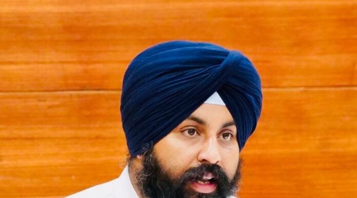 ਭਗਵੰਤ ਮਾਨ ਸਰਕਾਰ ਵੱਲੋਂ ਪਾਠ ਪੁਸਤਕਾਂ ਦੀ ਵੰਡ ਵਿੱਚ ਇਜਾਰੇਦਾਰੀ ਖ਼ਤਮ; ਪ੍ਰਾਈਵੇਟ ਸਕੂਲਾਂ ਦੇ ਵਿਦਿਆਰਥੀਆਂ ਨੂੰ ਬੋਰਡ ਵੱਲੋਂ ਸਿੱਧੇ ਤੌਰ ’ਤੇ ਕੀਤੀ ਜਾਵੇਗੀ ਕਿਤਾਬਾਂ ਦੀ ਸਪਲਾਈ : ਹਰਜੋਤ ਸਿੰਘ ਬੈਂਸ