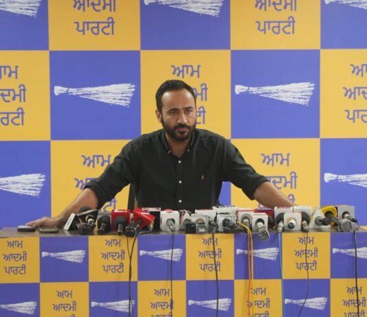 ‘ਆਪ’ ਆਗੂਆਂ ਦੇ ਘਰਾਂ ‘ਤੇ ਈਡੀ-ਸੀਬੀਆਈ ਦੀਆਂ ਰੇਡਾਂ ਕਰਵਾ ਕੇ ਅਮਿਤ ਸ਼ਾਹ ਪਾਰਟੀ ਤੋੜਨ ਦੀ ਕੋਸ਼ਿਸ਼ ਕਰ ਰਹੇ ਹਨ: ਮੀਤ ਹੇਅਰ