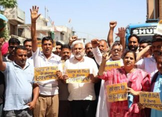 ਆਪ ਆਗੂਆਂ ਅਤੇ ਵਰਕਰਾਂ ਵੱਲੋਂ “ਪੰਜਾਬ ਦੇ ਗੱਦਾਰਾਂ” ਖ਼ਿਲਾਫ਼ ਸੂਬਾ ਵਿਆਪੀ ਪ੍ਰਦਰਸ਼ਨ, ਦਲਬਦਲੂ ਸੰਸਦ ਮੈਂਬਰਾਂ ਦੀ ਰਾਜ ਸਭਾ ਮੈਂਬਰੀ ਰੱਦ ਕਰਨ ਦੀ ਮੰਗ