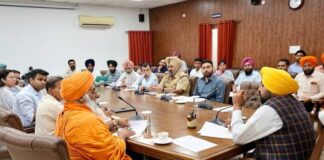 ਮੁੱਖ ਮੰਤਰੀ ਭਗਵੰਤ ਸਿੰਘ ਮਾਨ ਵੱਲੋਂ ਡਿਪਟੀ ਕਮਿਸ਼ਨਰਾਂ ਨੂੰ ਸਮਾਂ ਹੱਦ ਤੋਂ ਪਹਿਲਾਂ ਹੜ੍ਹ ਸੁਰੱਖਿਆ ਕਾਰਜ ਨੇਪਰੇ ਚਾੜ੍ਹਨ ਦੇ ਆਦੇਸ਼; ਕਿਹਾ ਕਿ ਸਰਕਾਰ ਲੋਕਾਂ ਨਾਲ ਮਜ਼ਬੂਤੀ ਨਾਲ ਖੜ੍ਹੀ ਹੈ