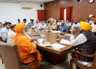 ਮੁੱਖ ਮੰਤਰੀ ਭਗਵੰਤ ਸਿੰਘ ਮਾਨ ਵੱਲੋਂ ਡਿਪਟੀ ਕਮਿਸ਼ਨਰਾਂ ਨੂੰ ਸਮਾਂ ਹੱਦ ਤੋਂ ਪਹਿਲਾਂ ਹੜ੍ਹ ਸੁਰੱਖਿਆ ਕਾਰਜ ਨੇਪਰੇ ਚਾੜ੍ਹਨ ਦੇ ਆਦੇਸ਼; ਕਿਹਾ ਕਿ ਸਰਕਾਰ ਲੋਕਾਂ ਨਾਲ ਮਜ਼ਬੂਤੀ ਨਾਲ ਖੜ੍ਹੀ ਹੈ