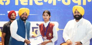 ਮੁੱਖ ਮੰਤਰੀ ਭਗਵੰਤ ਸਿੰਘ ਮਾਨ ਵੱਲੋਂ ਮੋਹਾਲੀ ਵਿਖੇ ਜੇਈਈ ਮੇਨਜ਼ ਪਾਸ ਕਰਨ ਵਾਲੇ 369 ਵਿਦਿਆਰਥੀਆਂ ਦਾ ਸਨਮਾਨ, ਪੰਜਾਬ ਅਕਾਦਮਿਕ ਉੱਤਮਤਾ ਵੱਲ ਵਧਾ ਰਿਹੈ ਕਦਮ