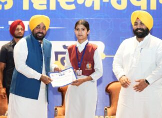 ਮੁੱਖ ਮੰਤਰੀ ਭਗਵੰਤ ਸਿੰਘ ਮਾਨ ਵੱਲੋਂ ਮੋਹਾਲੀ ਵਿਖੇ ਜੇਈਈ ਮੇਨਜ਼ ਪਾਸ ਕਰਨ ਵਾਲੇ 369 ਵਿਦਿਆਰਥੀਆਂ ਦਾ ਸਨਮਾਨ, ਪੰਜਾਬ ਅਕਾਦਮਿਕ ਉੱਤਮਤਾ ਵੱਲ ਵਧਾ ਰਿਹੈ ਕਦਮ