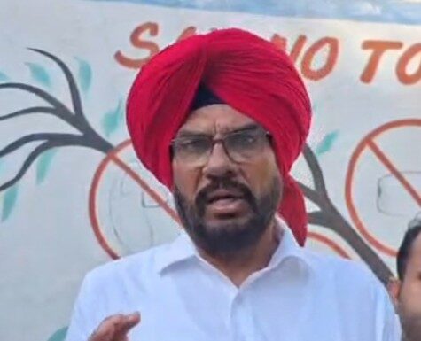 ਸਫਾਈ ਕਰਮਚਾਰੀਆਂ ਲਈ ਪੰਜਾਬ ਸਰਕਾਰ ਦਾ ਵੱਡਾ ਫੈਸਲਾ, ਠੇਕੇਦਾਰੀ ਸਿਸਟਮ ਖਤਮ ਹੁਣ ਸਫਾਈ ਕਰਮਚਾਰੀਆਂ ਦੇ ਖਾਤਿਆਂ ‘ਚ ਸਿੱਧੀ ਆਏਗੀ ਤਨਖਾਹ, 15,100 ਰੁਪਏ ਕੀਤੀ ਗਈ ਸੈਲਰੀ
