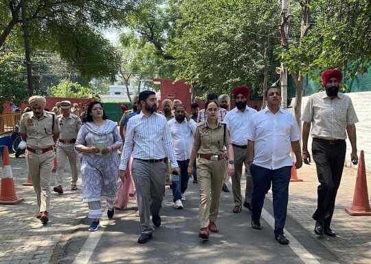 ਮੁੱਖ ਮੰਤਰੀ ਭਗਵੰਤ ਸਿੰਘ ਮਾਨ ਦੀ ‘ਸ਼ੁਕਰਾਨਾ ਯਾਤਰਾ’ ਤਹਿਤ ਕੱਲ੍ਹ ਸਵੇਰੇ 8 ਵਜੇ ਜਲੰਧਰ ਸੈਂਟਰਲ ਤੋਂ ਵਿਸ਼ੇਸ਼ ਪ੍ਰੋਗਰਾਮ, ਨਿਤਿਨ ਕੋਹਲੀ, ਡੀਸੀ ਵਰਜੀਤ ਵਾਲੀਆ ਅਤੇ ਪੁਲਿਸ ਕਮਿਸ਼ਨਰ ਧਨਪ੍ਰੀਤ ਕੌਰ ਵੱਲੋਂ ਕੀਤਾ ਗਿਆ ਨਿਰੀਖਣ