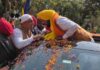 ‘ਸ਼ੁਕਰਾਨਾ ਯਾਤਰਾ’ ਦੌਰਾਨ ਜਲੰਧਰ ਸੈਂਟਰਲ ਵਿੱਚ ਮੁੱਖ ਮੰਤਰੀ ਮਾਨ ਨੂੰ ਭਾਰੀ ਜਨ ਸਮਰਥਨ ਮਿਲਿਆ; ਨਿਤਿਨ ਕੋਹਲੀ ਨੇ ਸ੍ਰੀ ਦਰਬਾਰ ਸਾਹਿਬ ਦੀ ਪਾਵਨ ਤਸਵੀਰ ਭੇਟ ਕਰਕੇ ਮੁੱਖ ਮੰਤਰੀ ਦਾ ਸਨਮਾਨ ਕੀਤਾ