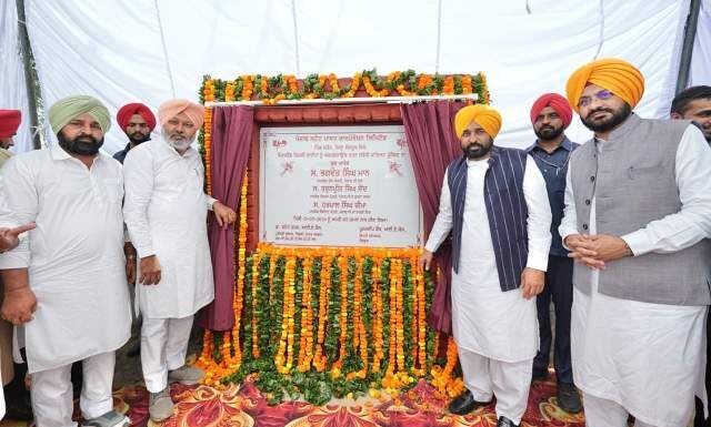 ਭਗਵੰਤ ਮਾਨ ਸਰਕਾਰ ਵੱਲੋਂ ਪਿੰਡ ਸਤੌਜ ਤੋਂ ਬਿਜਲੀ ਦੀਆਂ ਤਾਰਾਂ ਅੰਡਰਗਰਾਊਂਡ ਕਰਨ ਦੇ ਪ੍ਰਾਜੈਕਟ ਦੀ ਸ਼ੁਰੂਆਤ, ਪਿੰਡਾਂ ਨੂੰ ਖੰਭਿਆਂ ਤੋਂ ਮੁਕਤ ਕਰਨ ਨਾਲ ਪੰਜਾਬ ਦੇ ਕਿਸਾਨਾਂ ਨੂੰ ਵੱਡੀ ਰਾਹਤ ਮਿਲੇਗੀ
