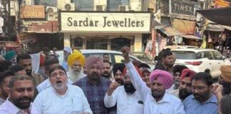 ‘ਆਪ’ ਦੀ ਟਰੇਡ ਵਿੰਗ ਵਲੋਂ ਗੈਸ ਸਿਲੰਡਰਾਂ ਦੀਆਂ ਕੀਮਤਾਂ ‘ਚ ਵਾਧੇ ਵਿਰੁਧ ਘੰਟਾ ਘਰ ਵਿਖੇ ਰੋਸ਼ ਪ੍ਰਦਰਸ਼ਨ