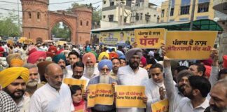 ਮੋਦੀ ਸਰਕਾਰ ਵੱਲੋਂ ਲੋਕਤੰਤਰ ਦਾ ਕਤਲ”: ਸੰਜੀਵ ਅਰੋੜਾ ਖਿਲਾਫ ਈਡੀ ਦੀ ਕਾਰਵਾਈ ਨੂੰ ਲੈ ਕੇ ‘ਆਪ’ ਨੇ ਪੰਜਾਬ ਭਰ ਵਿੱਚ ਭਾਜਪਾ ਦਫ਼ਤਰਾਂ ਦਾ ਕੀਤਾ ਘਿਰਾਓ