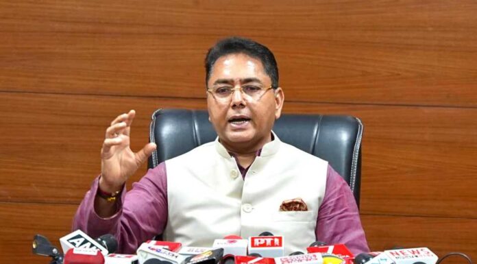 ਭਾਜਪਾ ਨੇ ਪੱਛਮੀ ਬੰਗਾਲ ਵਿੱਚ ਵੋਟਾਂ ਲੁੱਟੀਆਂ, ਹੁਣ ਤੇਲ ਦੀਆਂ ਕੀਮਤਾਂ ਵਧਾ ਕੇ ਲੋਕਾਂ ਨੂੰ ਲੁੱਟ ਰਹੀ ਹੈ: ਅਮਨ ਅਰੋੜਾ