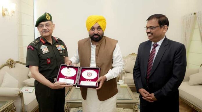 ਮੁੱਖ ਮੰਤਰੀ ਭਗਵੰਤ ਸਿੰਘ ਮਾਨ ਨੇ ਪੱਛਮੀ ਕਮਾਂਡ ਦੇ ਆਰਮੀ ਕਮਾਂਡਰ ਨਾਲ ਸਰਹੱਦੀ ਸੁਰੱਖਿਆ, ਰਾਹਤ ਕਾਰਜਾਂ ਅਤੇ ਆਪਰੇਸ਼ਨਲ ਤਿਆਰੀਆਂ ਬਾਰੇ ਵਿਚਾਰ-ਵਟਾਂਦਰਾ ਕੀਤਾ