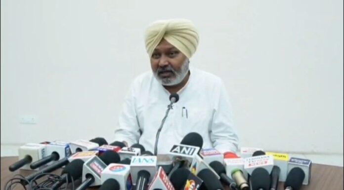 ਪੰਜਾਬ ਸਰਕਾਰ ਨਾਲ ਗੱਲਬਾਤ ਤੋਂ ਬਾਅਦ ਸਫਾਈ ਕਰਮਚਾਰੀਆਂ ਨੇ ਵਾਪਸ ਲਈ ਹੜਤਾਲ : ਹਰਪਾਲ ਚੀਮਾ