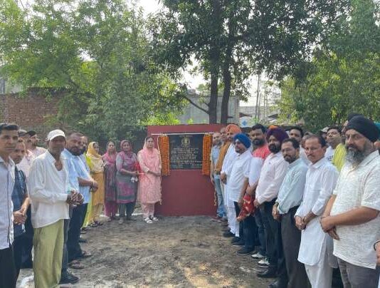ਨਿਤਿਨ ਕੋਹਲੀ ਨੇ 97 ਲੱਖ ਦੀ ਲਾਗਤ ਨਾਲ ਸੜਕਾਂ ਅਤੇ 42 ਲੱਖ ਦੀ ਲਾਗਤ ਨਾਲ ਮੁਹੱਲਾ ਕਲੀਨਿਕ ਦਾ ਰੱਖਿਆ ਨੀਂਹ ਪੱਥਰ