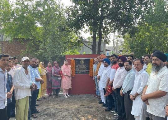 ਨਿਤਿਨ ਕੋਹਲੀ ਨੇ 97 ਲੱਖ ਦੀ ਲਾਗਤ ਨਾਲ ਸੜਕਾਂ ਅਤੇ 42 ਲੱਖ ਦੀ ਲਾਗਤ ਨਾਲ ਮੁਹੱਲਾ ਕਲੀਨਿਕ ਦਾ ਰੱਖਿਆ ਨੀਂਹ ਪੱਥਰ
