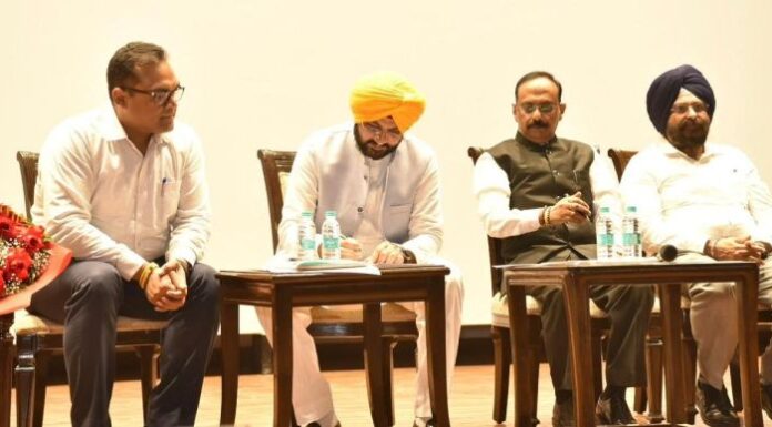ਸੇਵਾਮੁਕਤ ਆਈਏਐਸ ਅਧਿਕਾਰੀ ਸੰਜੇ ਗੁਪਤਾ ਨੇ ਪੰਜਾਬ ਰਾਜ ਬਿਜਲੀ ਰੈਗੂਲੇਟਰੀ ਕਮਿਸ਼ਨ ਦੇ ਚੇਅਰਪਰਸਨ ਵਜੋਂ ਅਹੁਦਾ ਸੰਭਾਲਿਆ