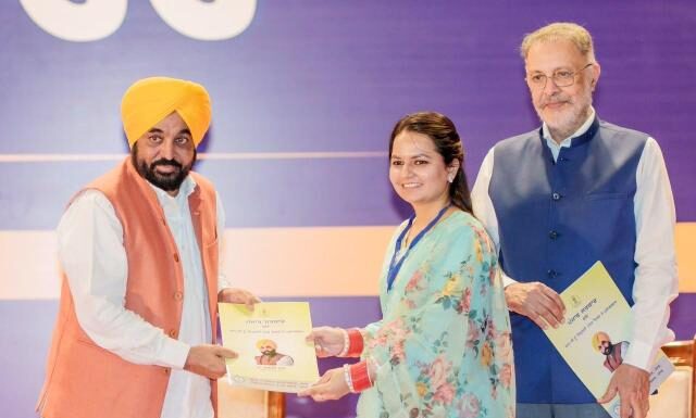 ਮੁੱਖ ਮੰਤਰੀ ਭਗਵੰਤ ਸਿੰਘ ਮਾਨ ਵੱਲੋਂ ਸਰਕਾਰੀ ਮਹਿਲਾ ਕਰਮਚਾਰੀਆਂ ਲਈ ਵੱਡੀ ਰਾਹਤ ਦਾ ਐਲਾਨ; ਗਰੁੱਪ ਸੀ ਅਤੇ ਡੀ ਮਹਿਲਾ ਕਰਮਚਾਰੀਆਂ ਨੂੰ ਉਨ੍ਹਾਂ ਦੇ ਘਰਾਂ ਤੋਂ 40 ਕਿਲੋਮੀਟਰ ਦੇ ਦਾਇਰੇ ਅੰਦਰ ਹੀ ਕੀਤਾ ਜਾਵੇਗਾ ਤਾਇਨਾਤ