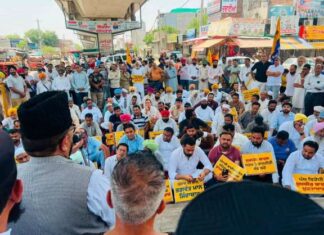 ਮੁੱਖ ਮੰਤਰੀ ਭਗਵੰਤ ਸਿੰਘ ਮਾਨ ਨੂੰ ਨਿਸ਼ਾਨਾ ਬਣਾਉਣ ਵਾਲੀ ਫਰਜ਼ੀ ਵੀਡੀਓ ਫੈਲਾ ਕੇ ਅਕਾਲੀ ਦਲ ਦੀਆਂ ਪੰਥ ਵਿਰੋਧੀ ਅਤੇ ਪੰਜਾਬ ਵਿਰੋਧੀ ਗਤੀਵਿਧੀਆਂ ਖ਼ਿਲਾਫ਼ ਆਪ ਨੇ ਸੂਬਾ ਪੱਧਰੀ ਪ੍ਰਦਰਸ਼ਨ ਕੀਤਾ