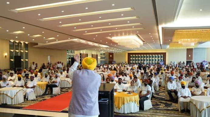 ਪੰਜਾਬ ਦੇ ਪਿੰਡ ਦੇਸ਼ ਵਿੱਚ ਸਭ ਤੋਂ ਵੱਧ ਵਿਕਸਤ ਹੋਣਗੇ; ਸਰਪੰਚਾਂ ਨੂੰ ਅੱਗੇ ਹੋ ਕੇ ਬਦਲਾਅ ਦੀ ਅਗਵਾਈ ਕਰਨੀ ਚਾਹੀਦੀ ਹੈ: ਮੁੱਖ ਮੰਤਰੀ ਭਗਵੰਤ ਸਿੰਘ ਮਾਨ