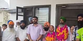 ਲਵਪ੍ਰੀਤ ਸਿੰਘ ਨੇ ਕਾਮਨਵੈਲਥ ਗੇਮਜ਼ ‘ਚ ਜਿੱਤਿਆ ਚਾਂਦੀ ਦਾ ਤਗਮਾ, ਪਿੰਡ ‘ਚ ਢੋਲ-ਨਗਾੜਿਆਂ ਨਾਲ ਮਨਾਇਆ ਜਸ਼ਨ