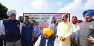 ਮੁੱਖ ਮੰਤਰੀ ਭਗਵੰਤ ਸਿੰਘ ਮਾਨ ਨੇ ਕਾਰਗਿਲ ਜੰਗ ਦੇ ਸ਼ਹੀਦਾਂ ਨੂੰ ਦਿੱਤੀ ਸ਼ਰਧਾਂਜਲੀ; ਕਿਹਾ- ਉਨ੍ਹਾਂ ਦੀ ਅਦੁੱਤੀ ਸ਼ਹਾਦਤ ਪੀੜ੍ਹੀਆਂ ਨੂੰ ਪ੍ਰੇਰਿਤ ਕਰਦੀ ਰਹੇਗੀ