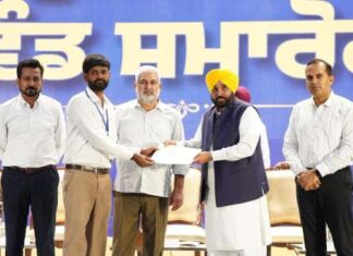 ਮੁੱਖ ਮੰਤਰੀ ਭਗਵੰਤ ਸਿੰਘ ਮਾਨ ਨੇ ਵਣ ਵਿਭਾਗ ਦੇ 516 ਦਿਹਾੜੀਦਾਰ ਕਾਮਿਆਂ ਦੀਆਂ ਸੇਵਾਵਾਂ ਰੈਗੂਲਰ ਕੀਤੀਆਂ, ਰੈਗੂਲਰ ਹੋਏ ਕਰਮਚਾਰੀਆਂ ਨੂੰ ਸੌਂਪੇ ਨਿਯੁਕਤੀ ਪੱਤਰ