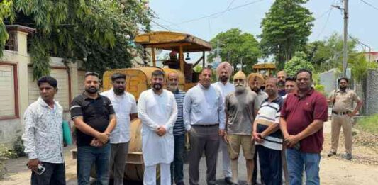 ਨਿਤਿਨ ਕੋਹਲੀ ਵੱਲੋਂ 1.25 ਕਰੋੜ ਰੁਪਏ ਦੀ ਲਾਗਤ ਨਾਲ ਸੜਕਾਂ ਦੇ ਕੰਮ ਦਾ ਉਦਘਾਟਨ