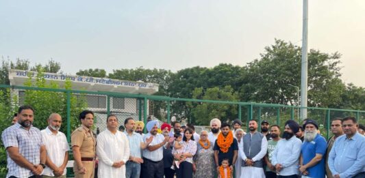 ਹਾਕੀ ਪੰਜਾਬ ਦੇ ਪ੍ਰਧਾਨ ਨਿਤਿਨ ਕੋਹਲੀ ਵੱਲੋਂ ਓਲੰਪੀਅਨ ਮਨਪ੍ਰੀਤ ਸਿੰਘ ਦਾ ਸ਼ਾਨਦਾਰ ਸਵਾਗਤ 413 ਮੈਚਾਂ ਦਾ ਵਿਸ਼ਵ ਰਿਕਾਰਡ ਬਣਾਉਣ ‘ਤੇ ਦਿੱਤੀ ਵਧਾਈ ਮਨਪ੍ਰੀਤ ਨੇ ਪੰਜਾਬ ਸਰਕਾਰ ਦੇ ਸਹਿਯੋਗ ਲਈ ਕੀਤਾ ਵਿਸ਼ੇਸ਼ ਧੰਨਵਾਦ
